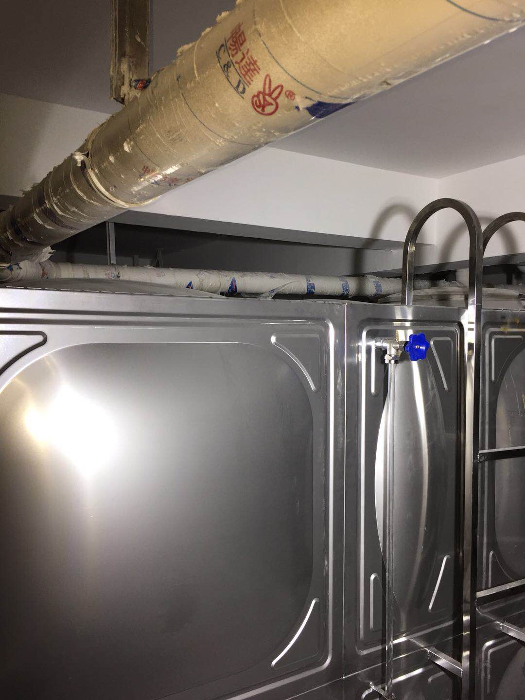 不锈钢水箱出水管位置如何确定？